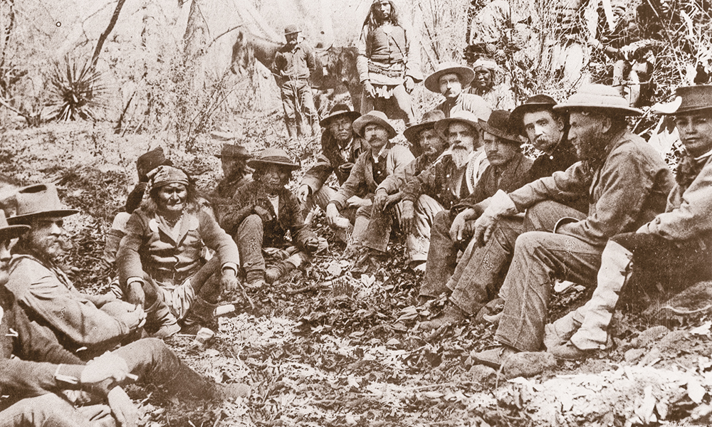 Geronimo, Holding Rifle, In His Camp Before Surrender To General Crook - Foto 14